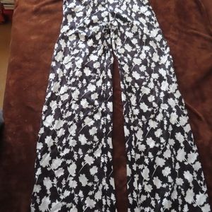 Never A Wallflower Women's shadow floral blk/white Flare Pants Size XS NWT $264